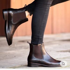 Thursday Boot Company Women's Dutchess black coffee  Chelsea Boots